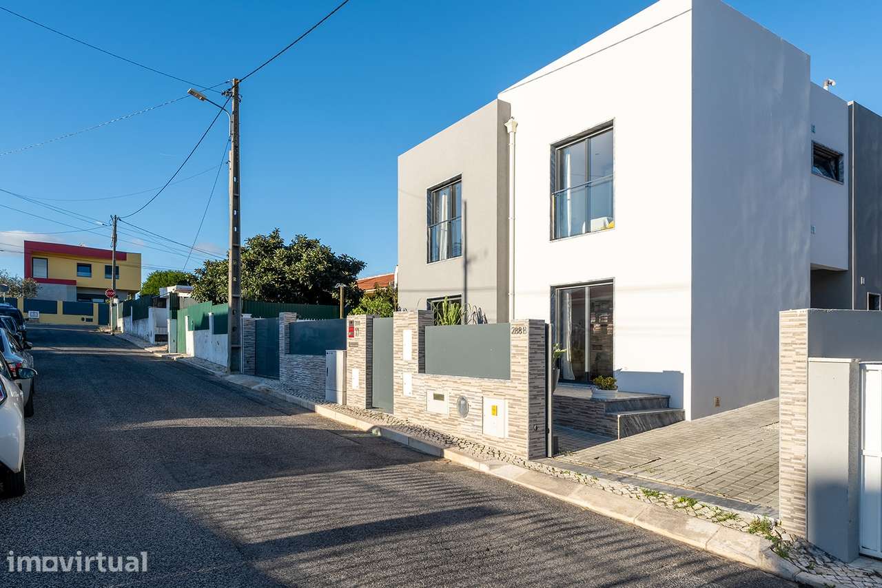Encante-se com a sofisticação e o conforto desta moradia moderna em Ma - Grande imagem: 4/60
