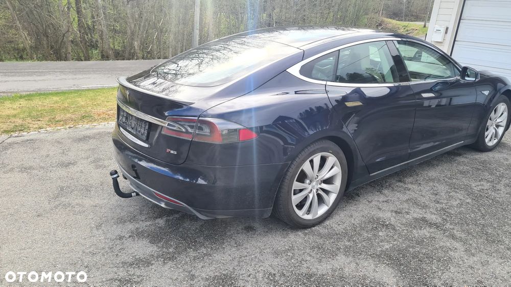 Tesla Model S - 12