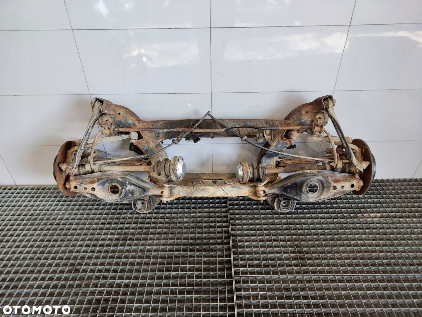 BELKA SANKI WÓZEK TYŁ TYLNY MERCEDES-BENZ W203 2.2 CDI SEDAN - 4