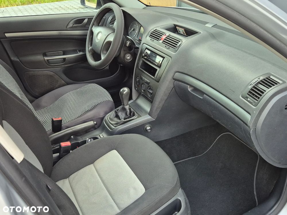 Skoda Octavia 1.6 Elegance - 7