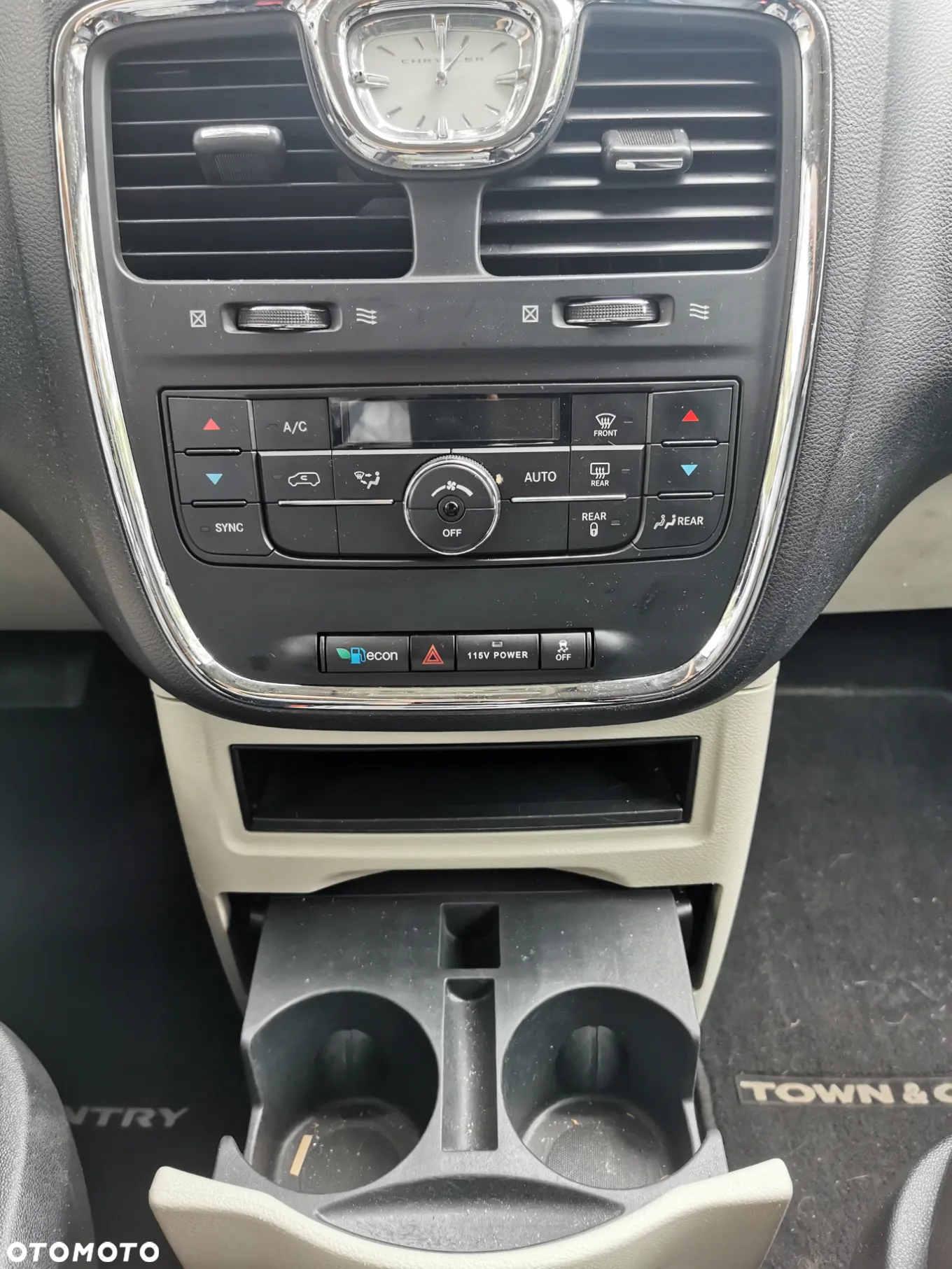 Chrysler Town & Country 3.8 Touring - 9