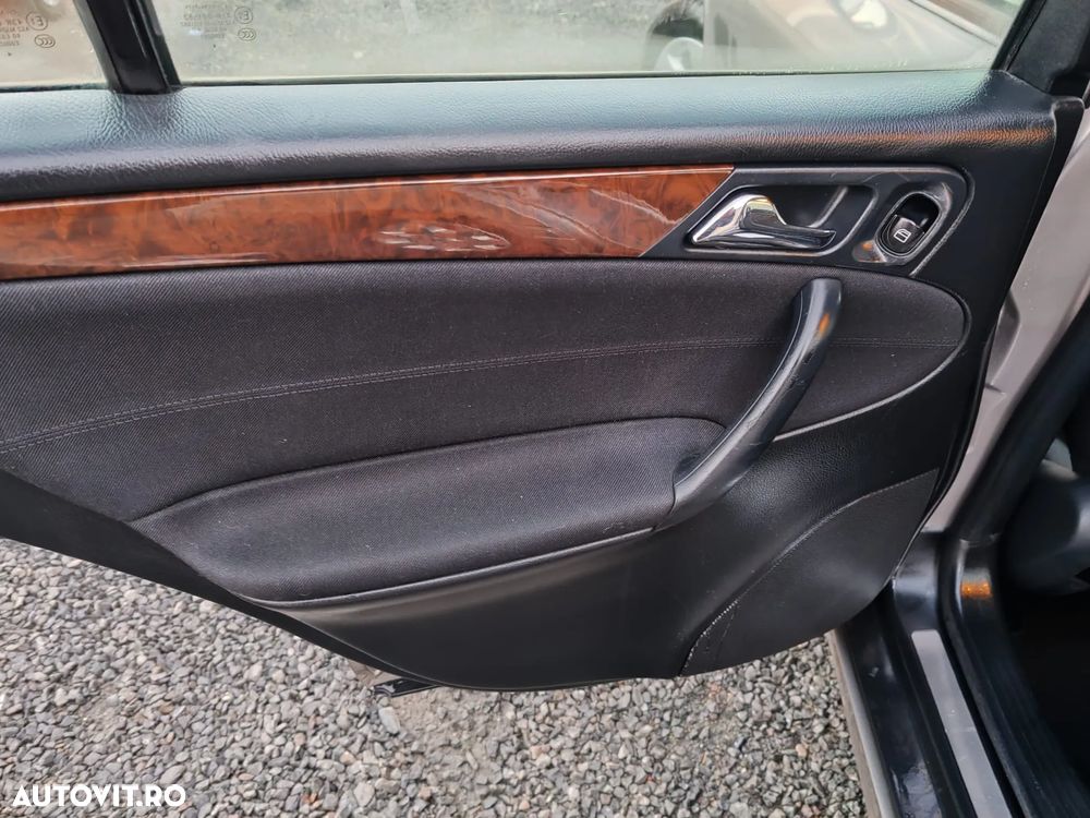 Mercedes-Benz C - 13