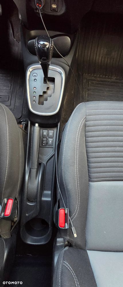 Toyota Yaris Hybrid 100 Premium EU6 - 7