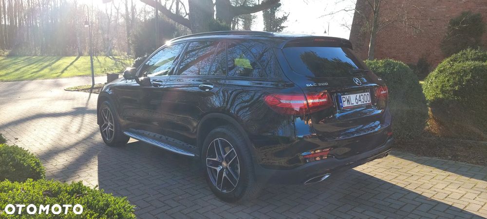 Mercedes-Benz GLC 300 4Matic 9G-TRONIC AMG Line - 6