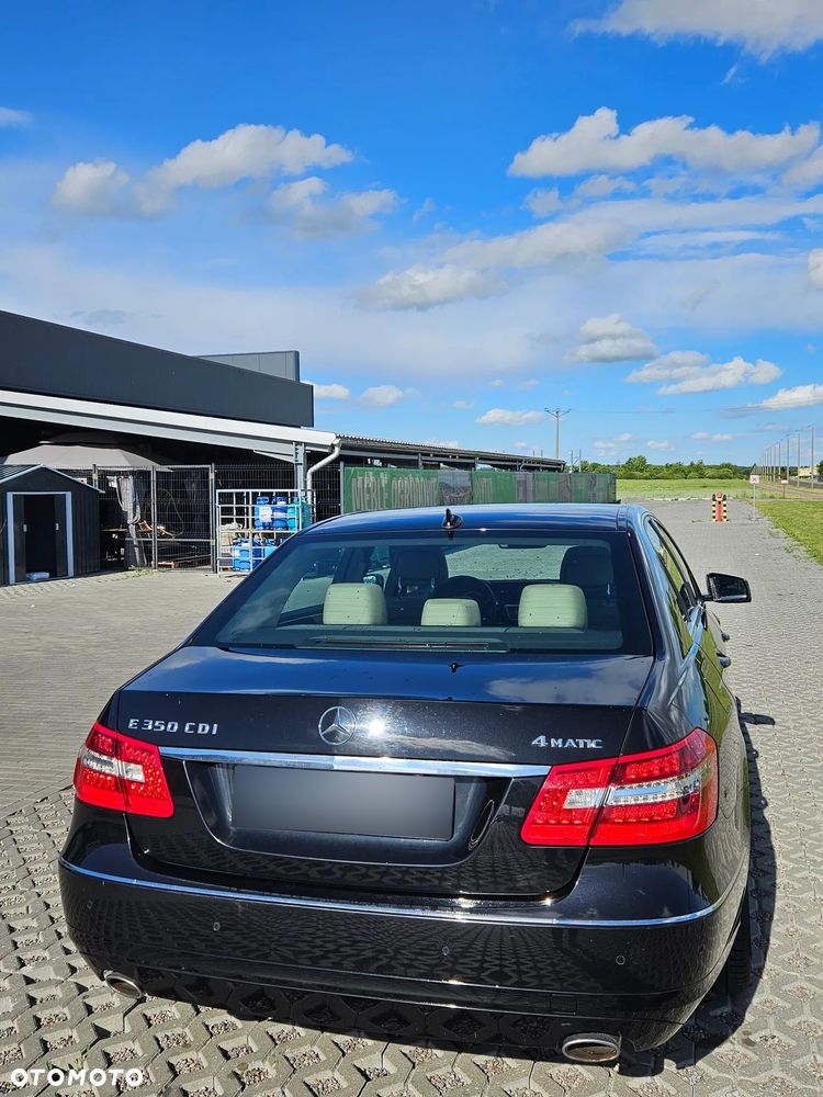 Mercedes-Benz E-Class 2010 photo 5