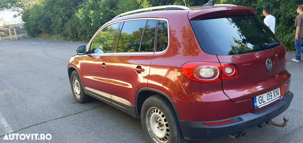 Volkswagen Tiguan - 1