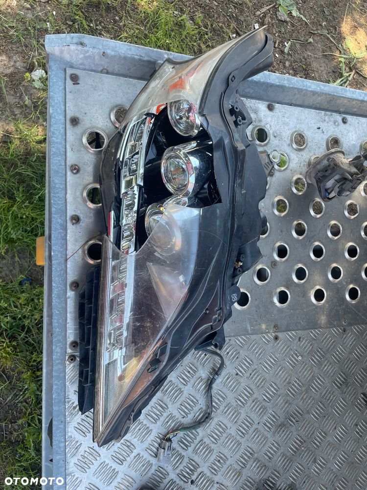 LAMPA USZKODZONA NA CZESCI PRAWY PRZÓD PRZETWORNICA LEXUS RX450H 2012-2015 - 1