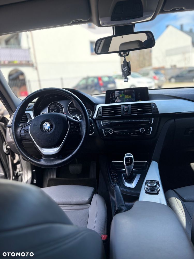 BMW Seria 3 328i Sport Line - 23