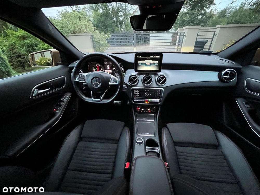 Mercedes-Benz GLA 220 4-Matic AMG Line - 24