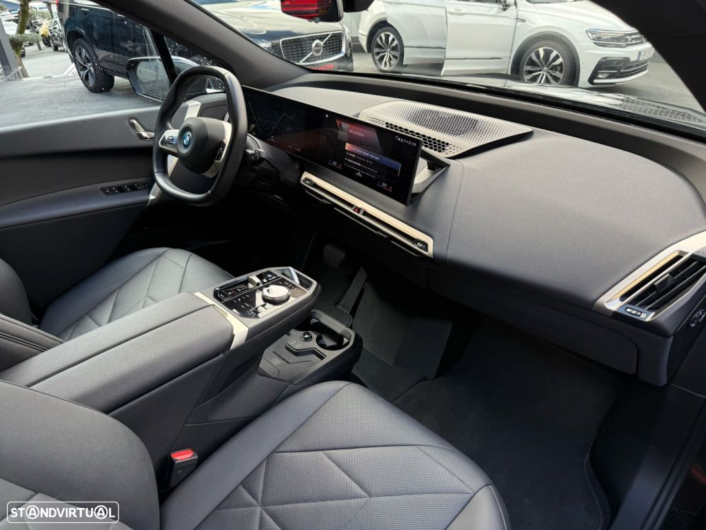 BMW iX xDrive 40 Pack Desportivo - 17