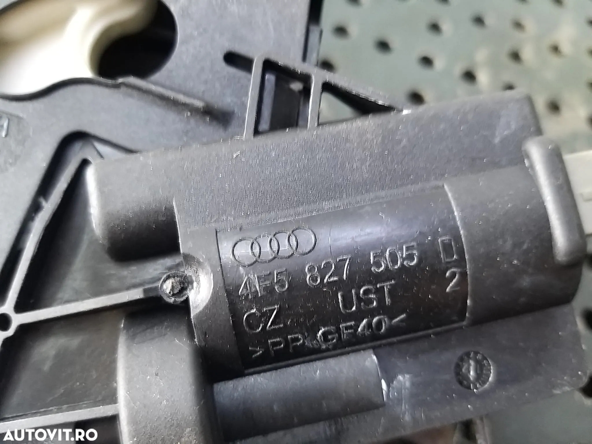 Broasca haion audi a4 b8 8k 4f5827505d - 3