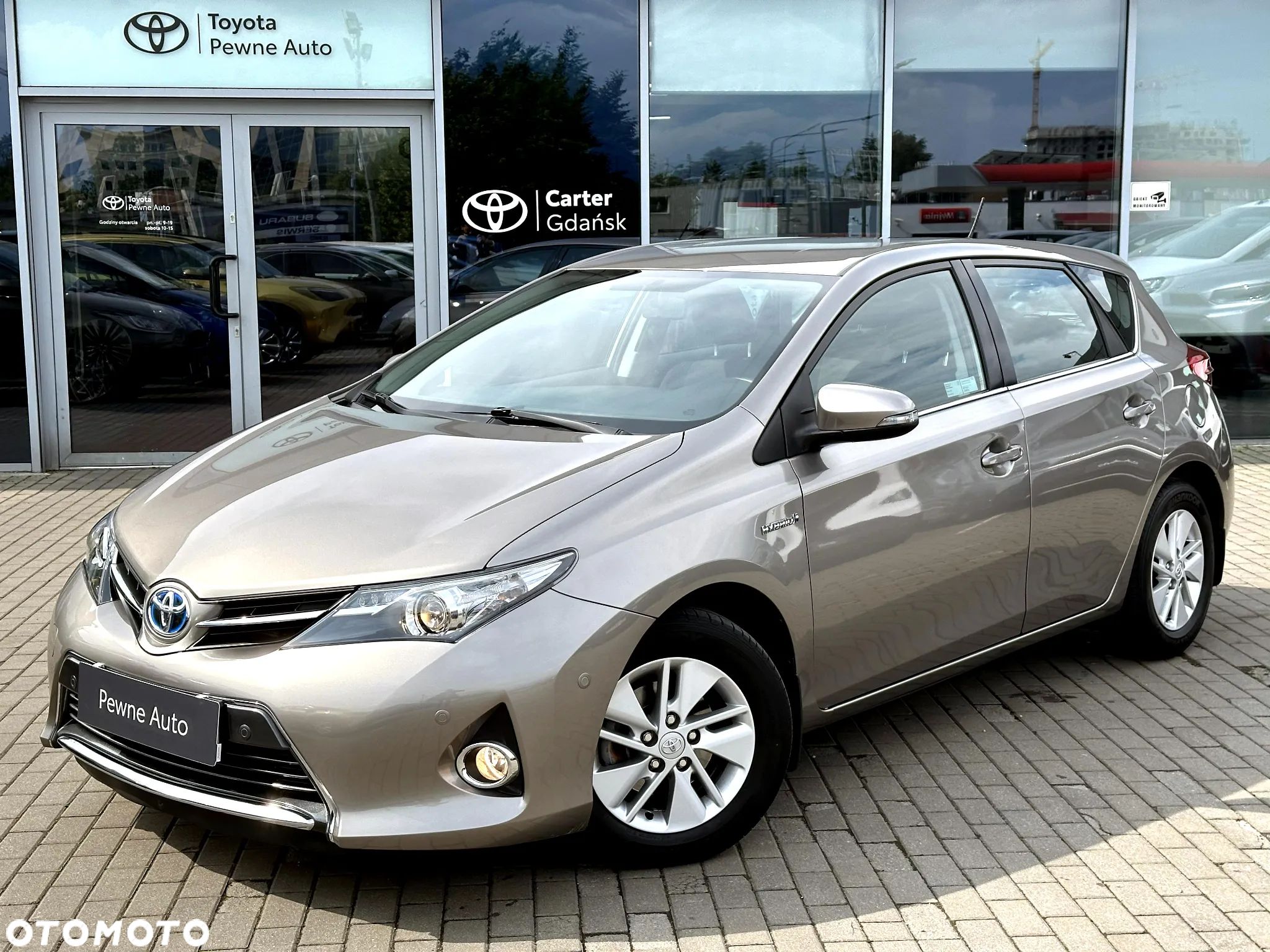 Toyota Auris Hybrid 135 Premium - 1