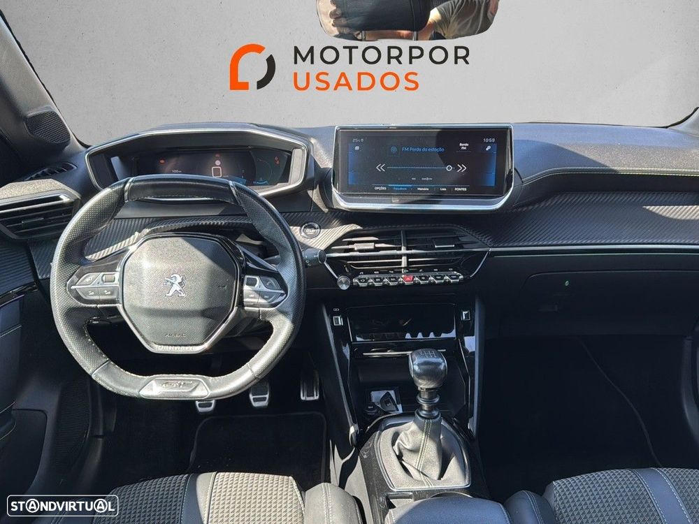 Peugeot 208 - 8