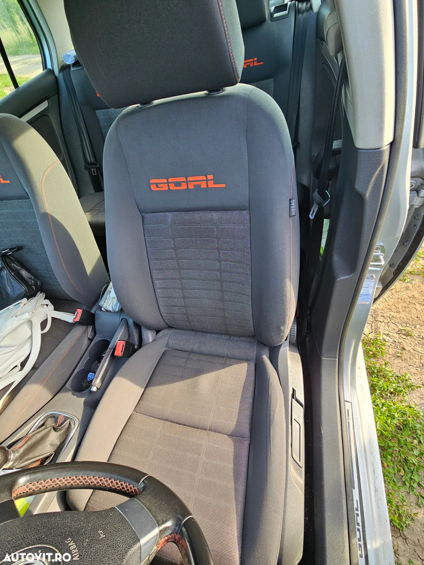 Volkswagen Golf - 6