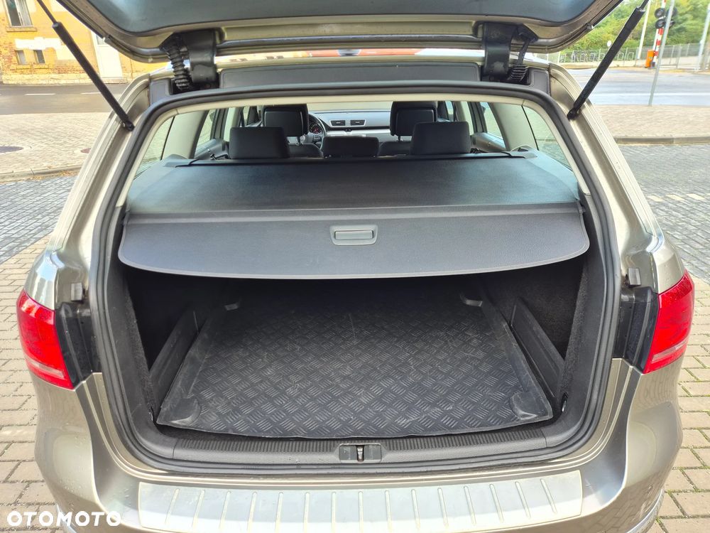 Volkswagen Passat 1.6 TDI Comfortline - 35