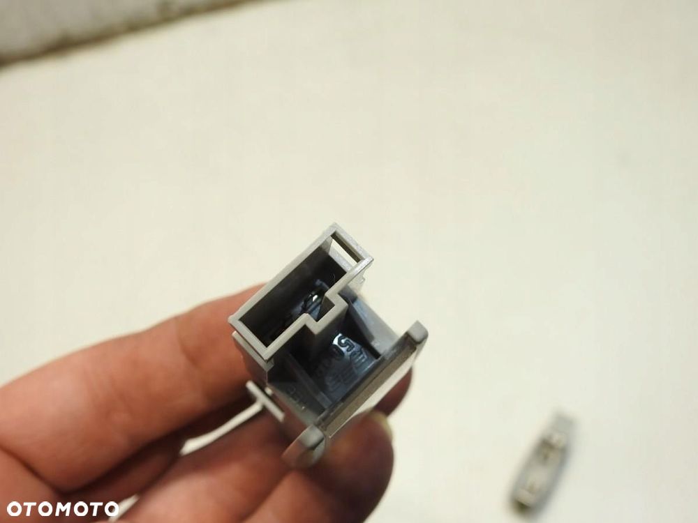 LAMPKA LAMPKI OŚWIETLENIE KABINY SKODA SUPERB II 1K0947109 - 6