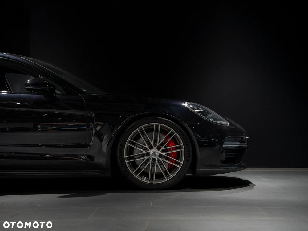 Porsche Panamera Turbo - 11
