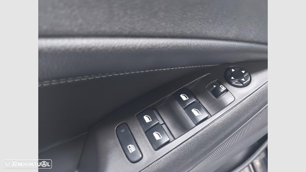 Opel Crossland 1.2 T Elegance - 24