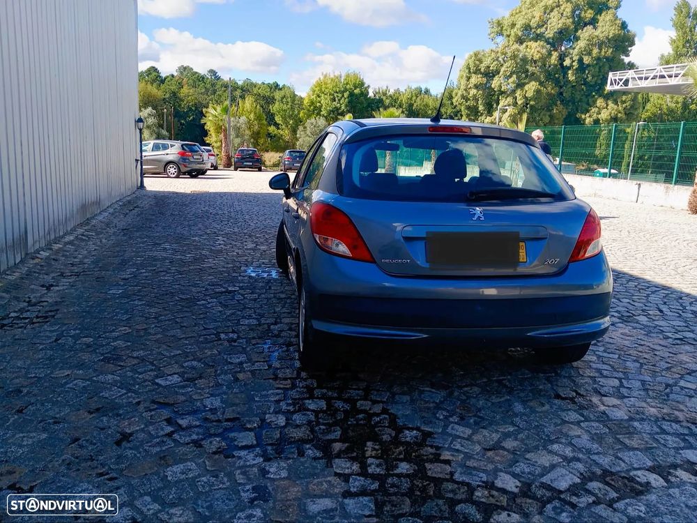 Peugeot 207 - 8