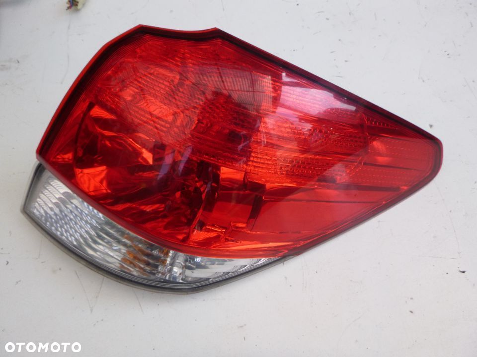 Subaru Legacy V lampa prawy tył kombi - 1
