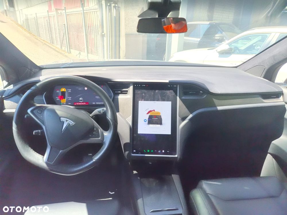 Tesla Model X - 6