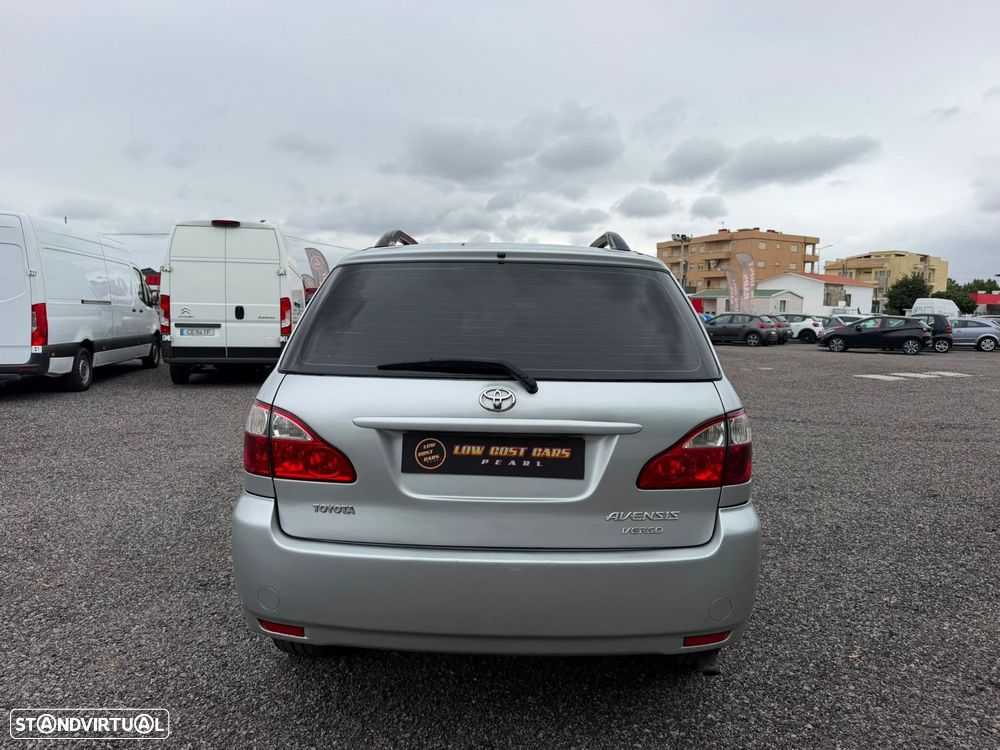 Toyota Avensis Verso 2.0 D-4D - 12