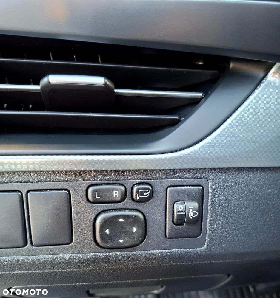 Toyota Avensis 1.8 Premium MS - 23