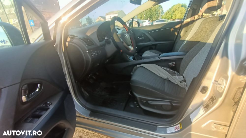 Toyota Avensis 2.0 D-4D Elegance - 6