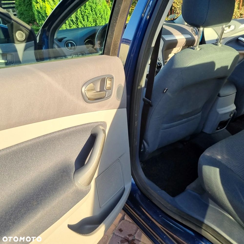 Ford Mondeo 2.0 Ambiente - 19