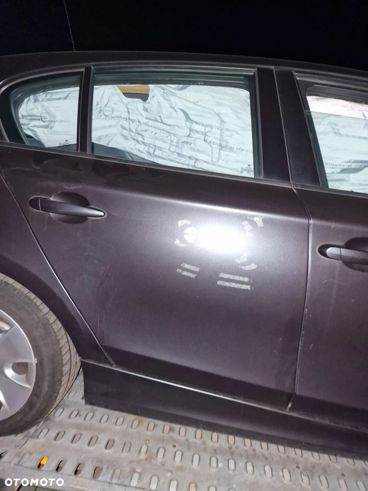 Drzwi  prawy przód  BMW  e87  w  kolorze  A22 - 1