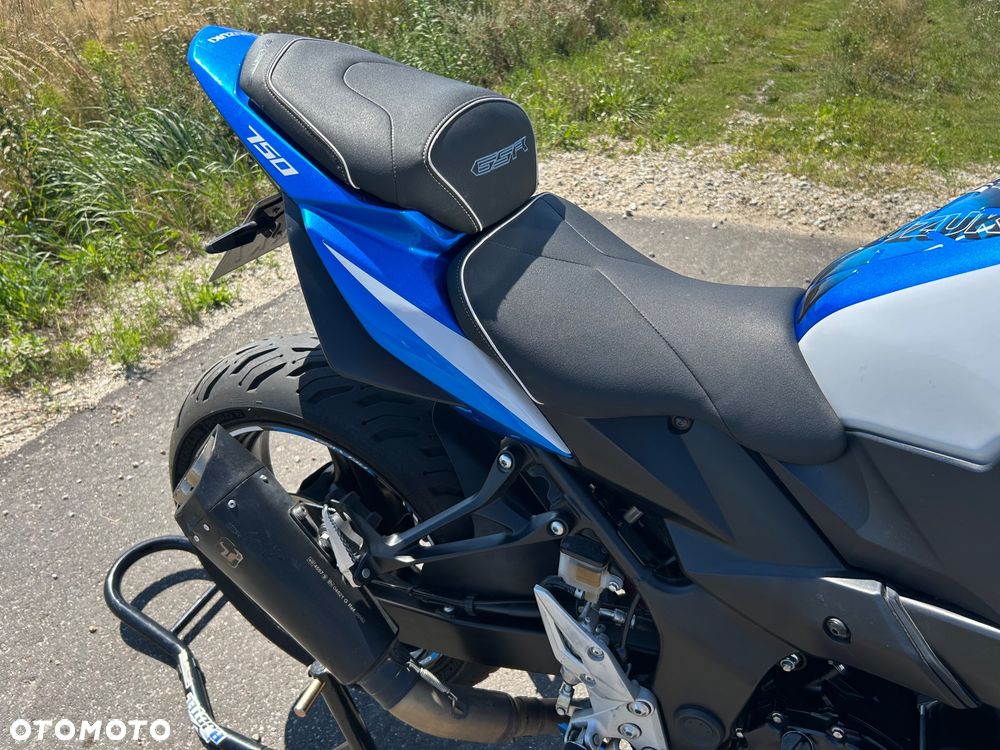 Suzuki GSR - 9