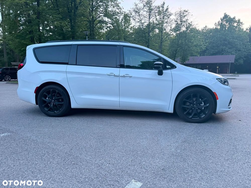 Chrysler Pacifica - 4