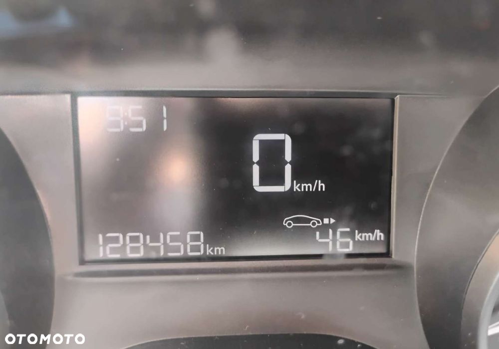 Peugeot 208 - 13
