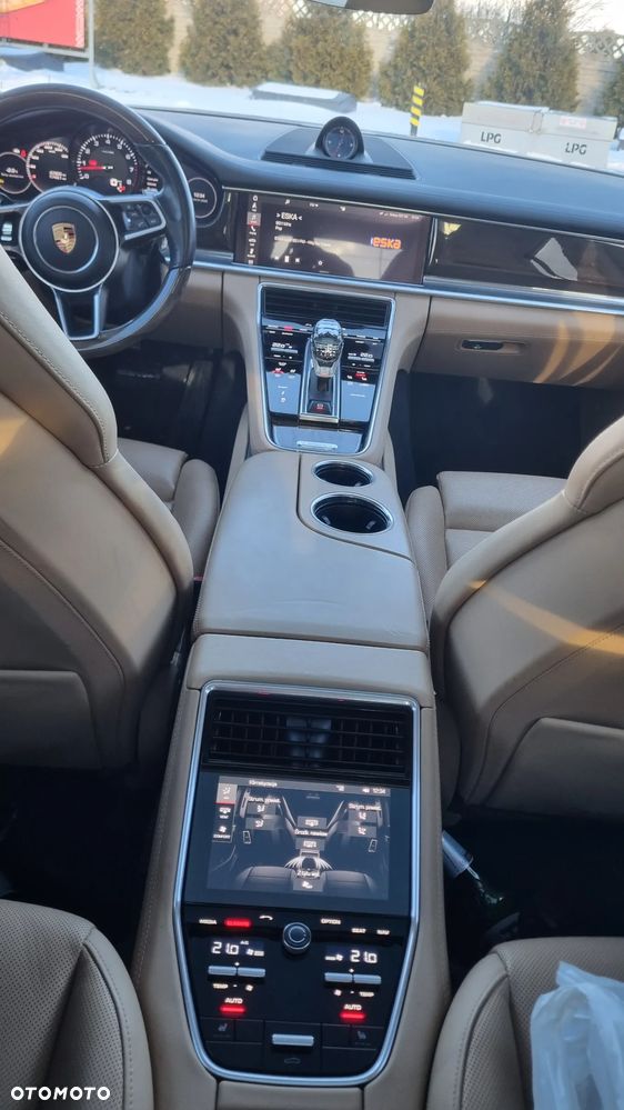 Porsche Panamera 4 - 31