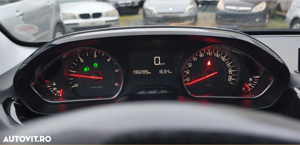 Peugeot 208 e-HDi 92 Stop&Start Style - 9