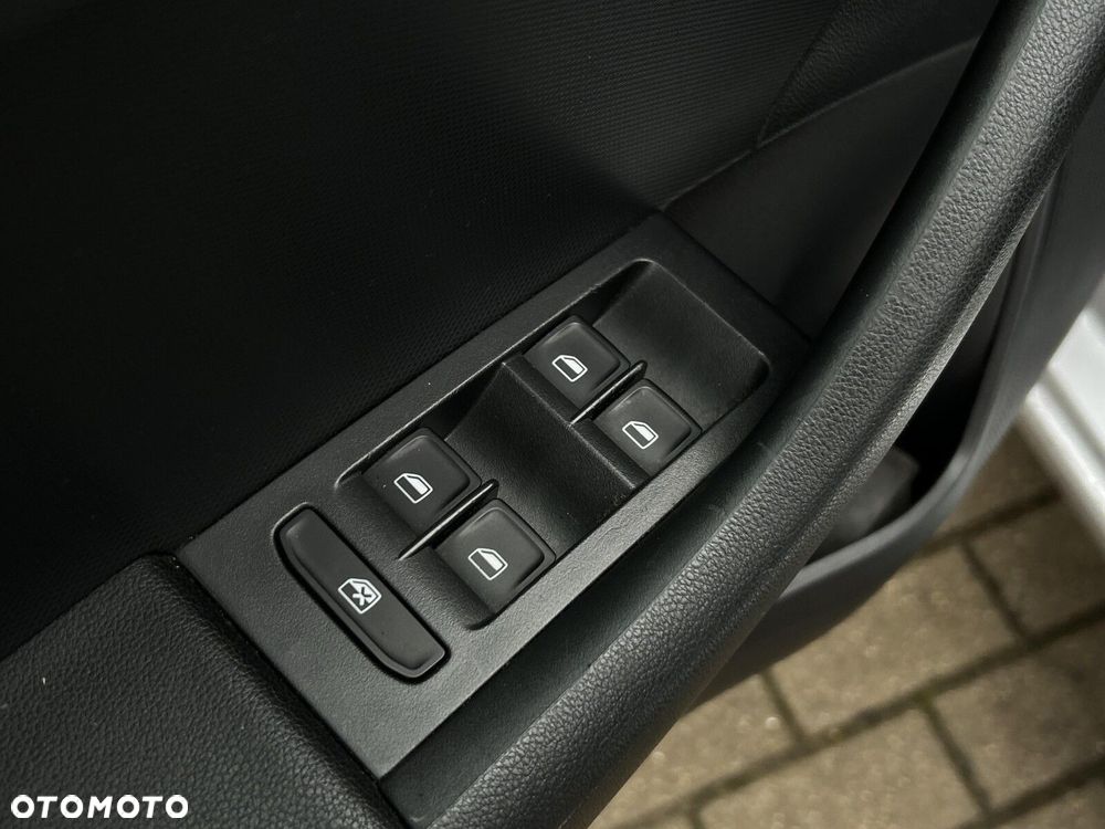 Skoda RAPID Spb 1.4 TSI Elegance Max DSG - 11