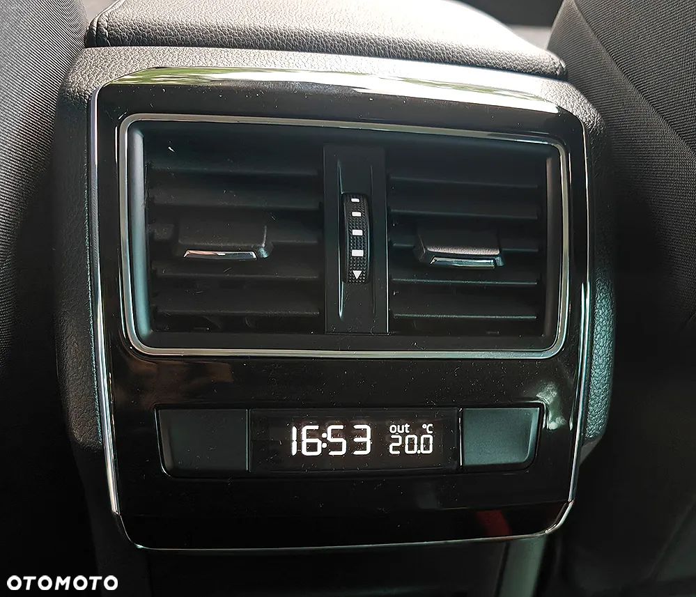 Skoda Superb 2.0 TDI SCR Style DSG - 22