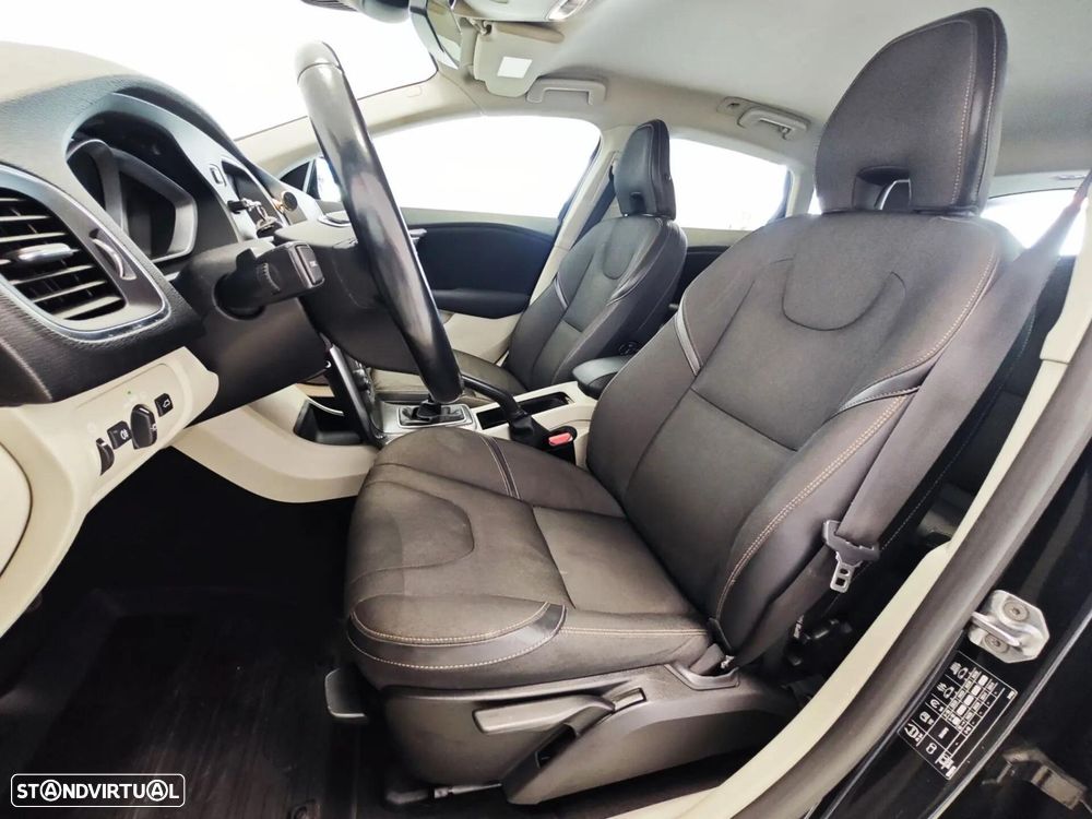 Volvo V40 Cross Country 1.6 D2 Momentum - 34