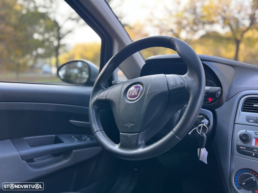 Fiat Grande Punto ver-1-4-8v-dualogic-dynamic - 11