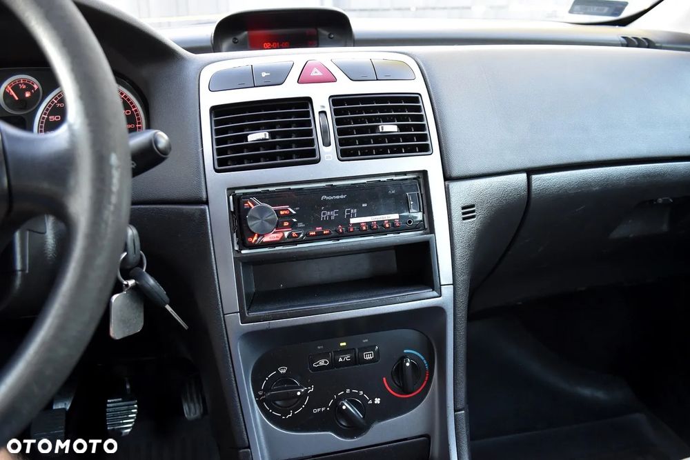 Peugeot 307 1.4 XR - 27