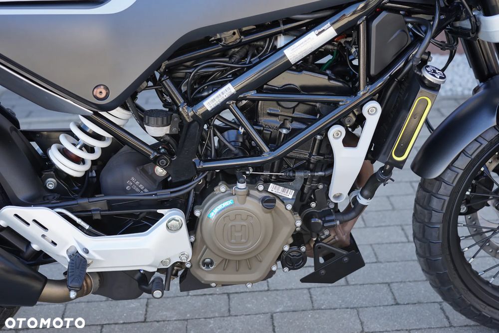 Husqvarna Svartpilen - 12