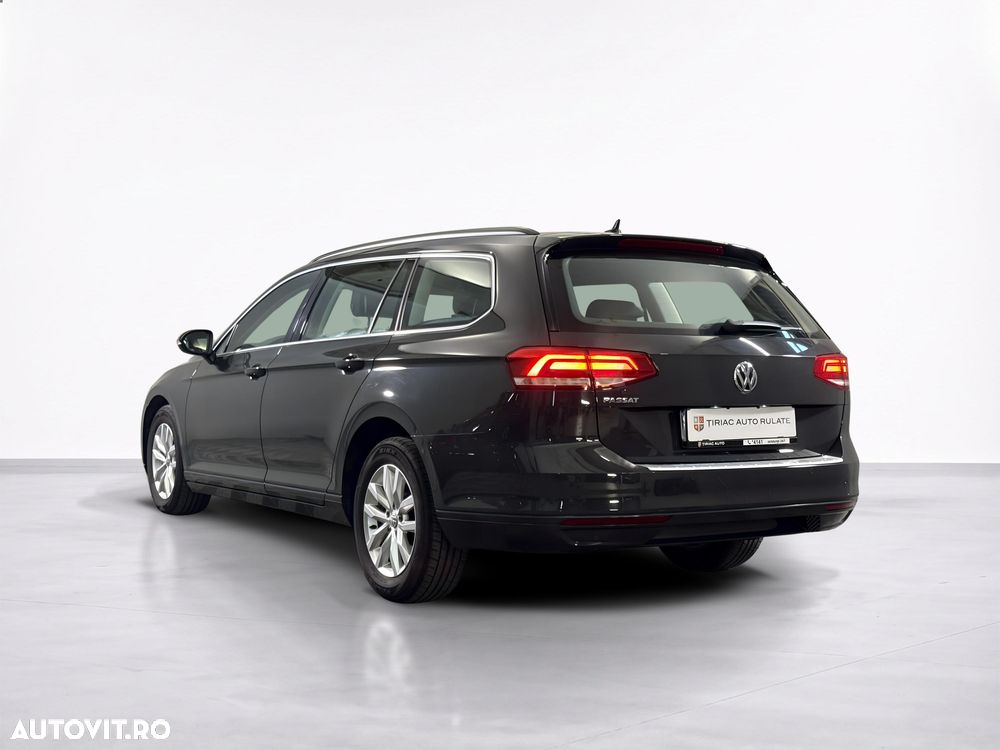 Volkswagen Passat - 4