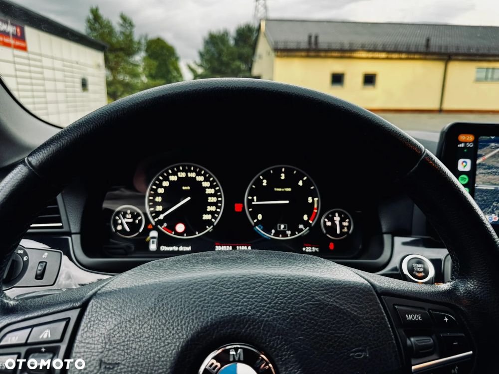 BMW Seria 5 520d xDrive - 10