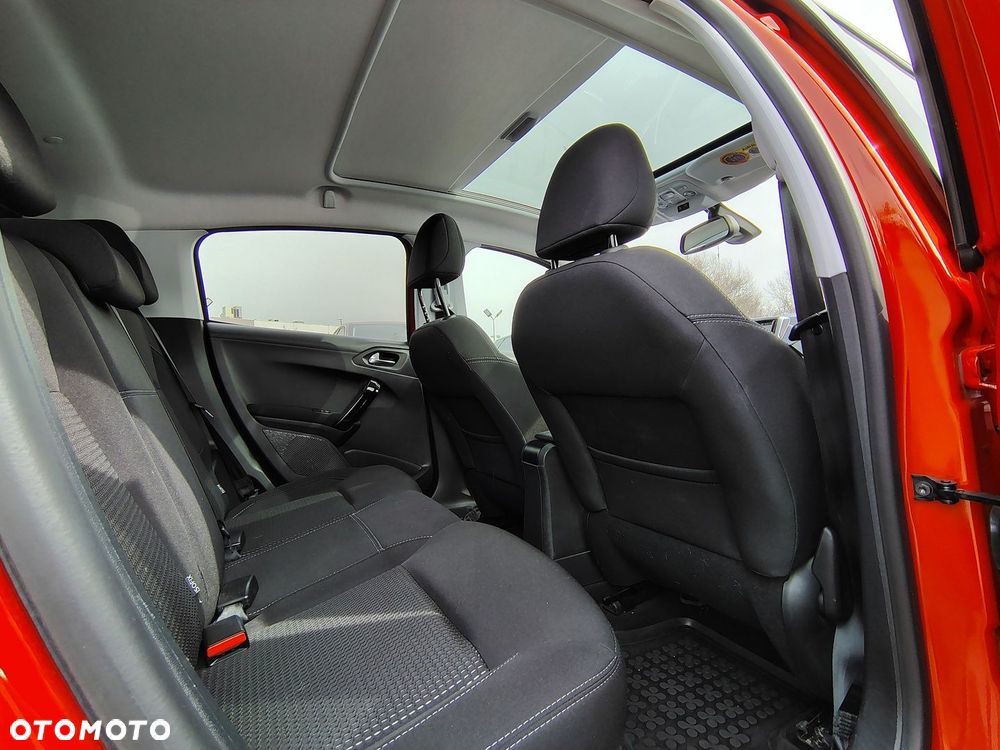 Peugeot 208 1.2 PureTech Allure - 8