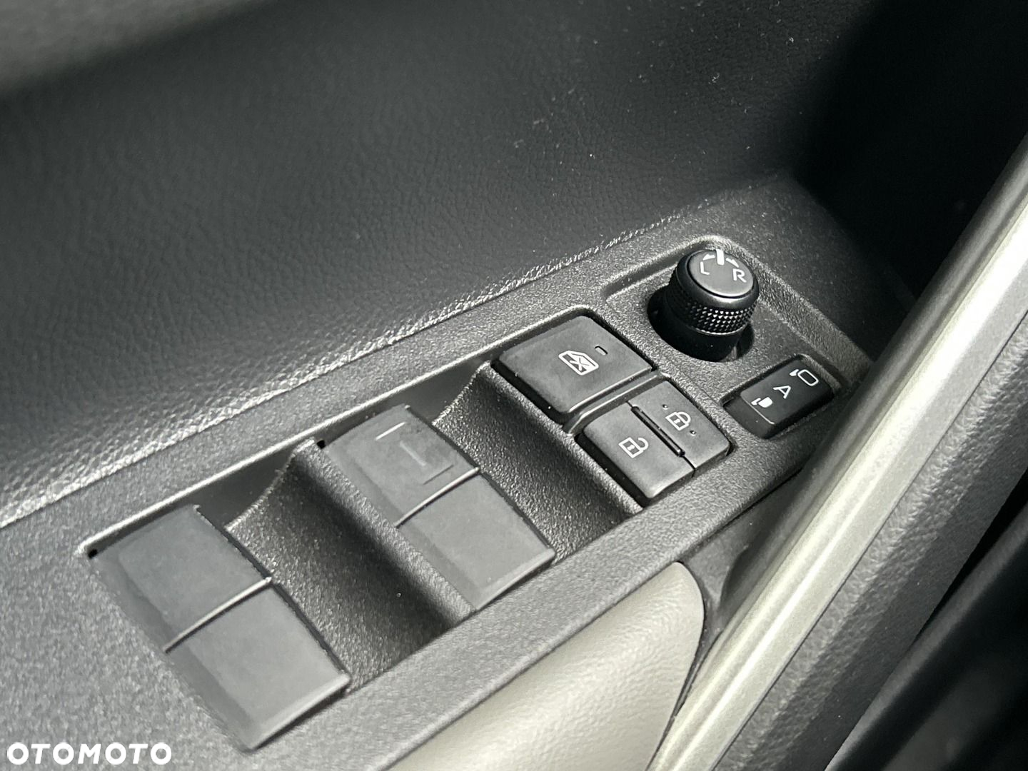 Toyota Corolla Cross 2.0 Hybrid Comfort - 22