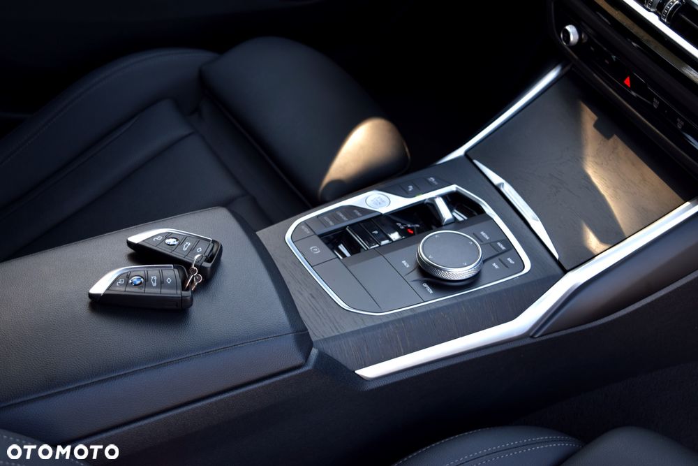 BMW Seria 3 320d xDrive Luxury Line sport - 31