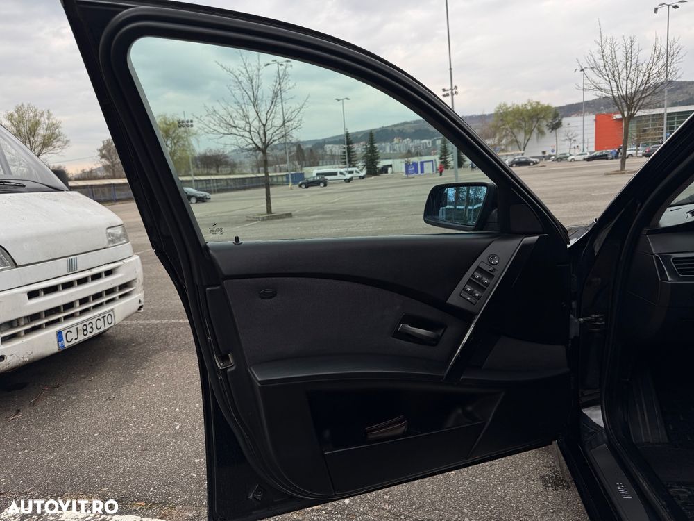 BMW Seria 5 525d Aut. - 12