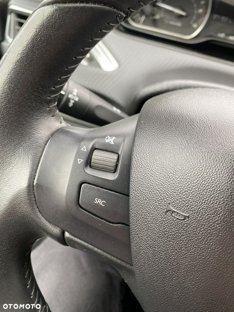 Peugeot 2008 1.5 BlueHDi Signature - 24