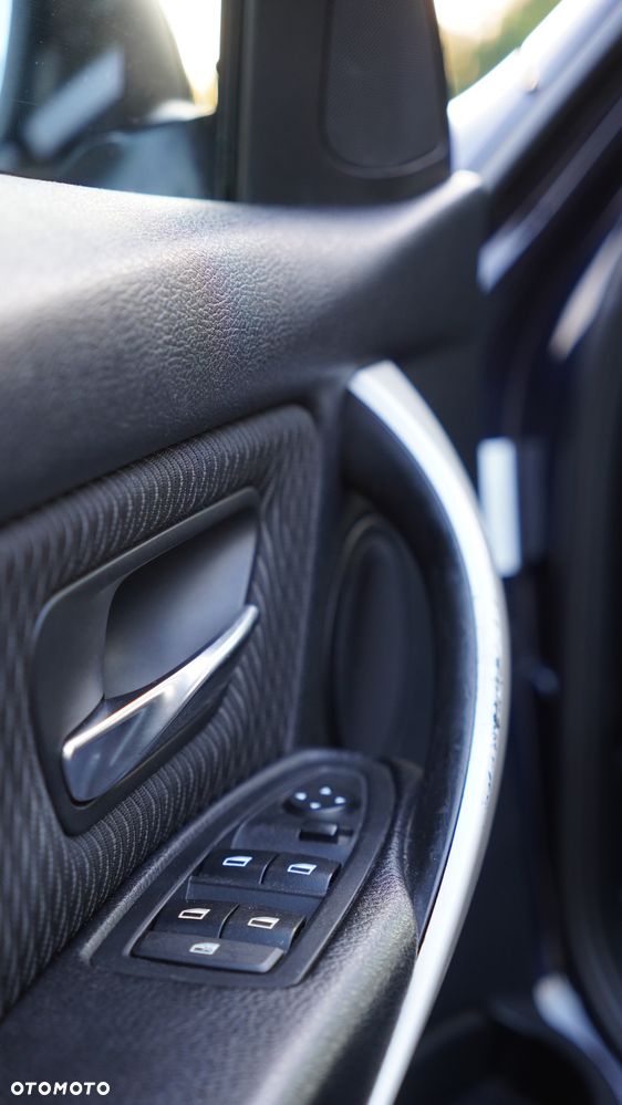 BMW Seria 3 318d - 11
