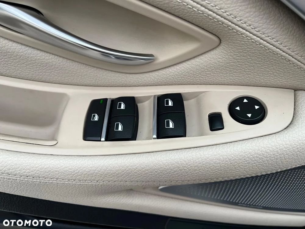 BMW Seria 5 520d xDrive Luxury Line - 12